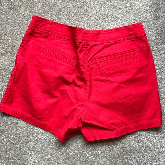 Red shorts with zipper detail in US 2. Fits big. Worn only once. - Picture 2 of 5